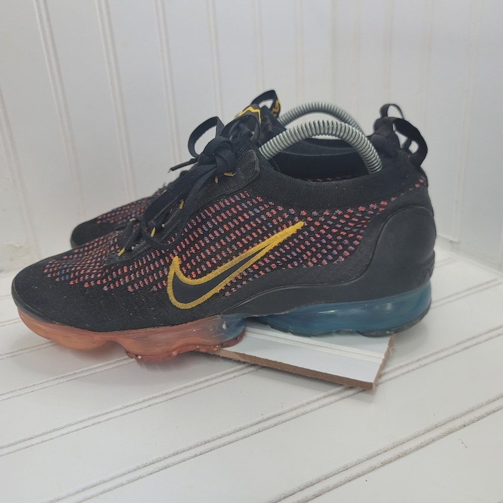 Nike Air VaporMax Shoes Mens 9 Black Flyknit University Gold 2021 DV2118-001